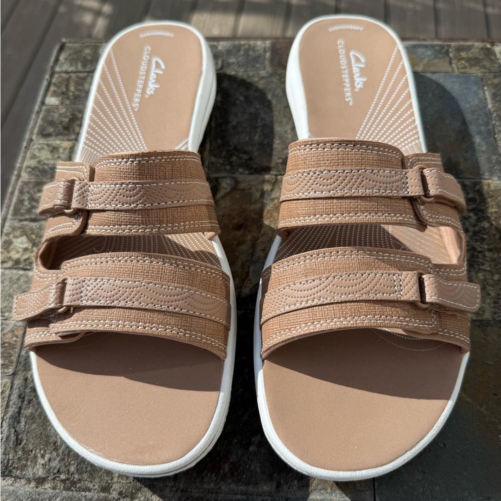 Clarks Women's Taupe Slide Flip Flop Sandals *Excellent condition!*   Size 10
